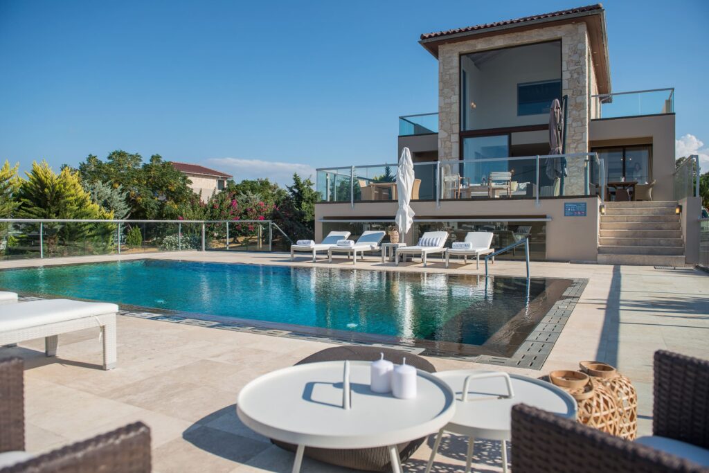 piscine terrasse Villa en Crète La Canée