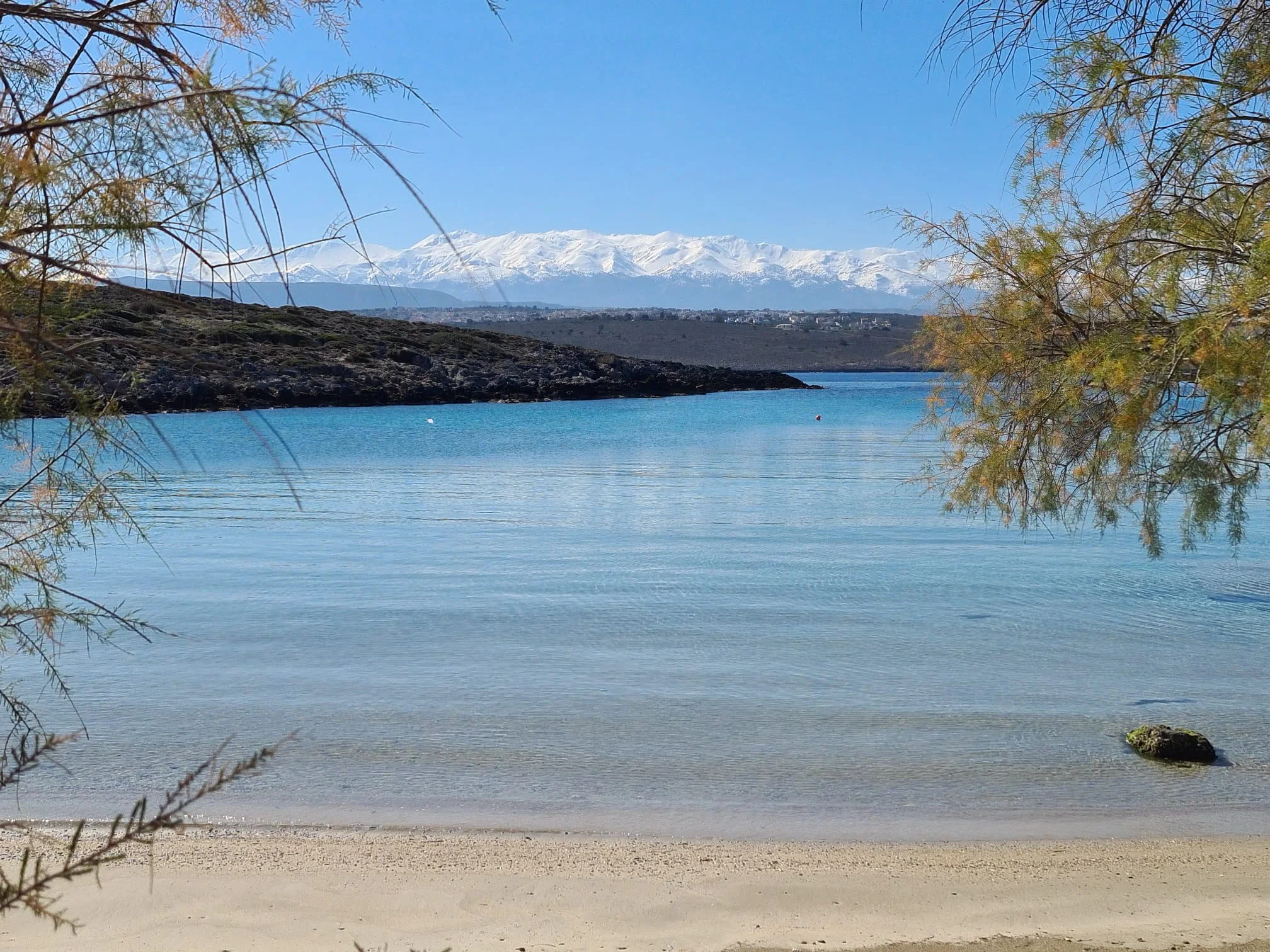 plage-proximite-vue-montagne-blanche
