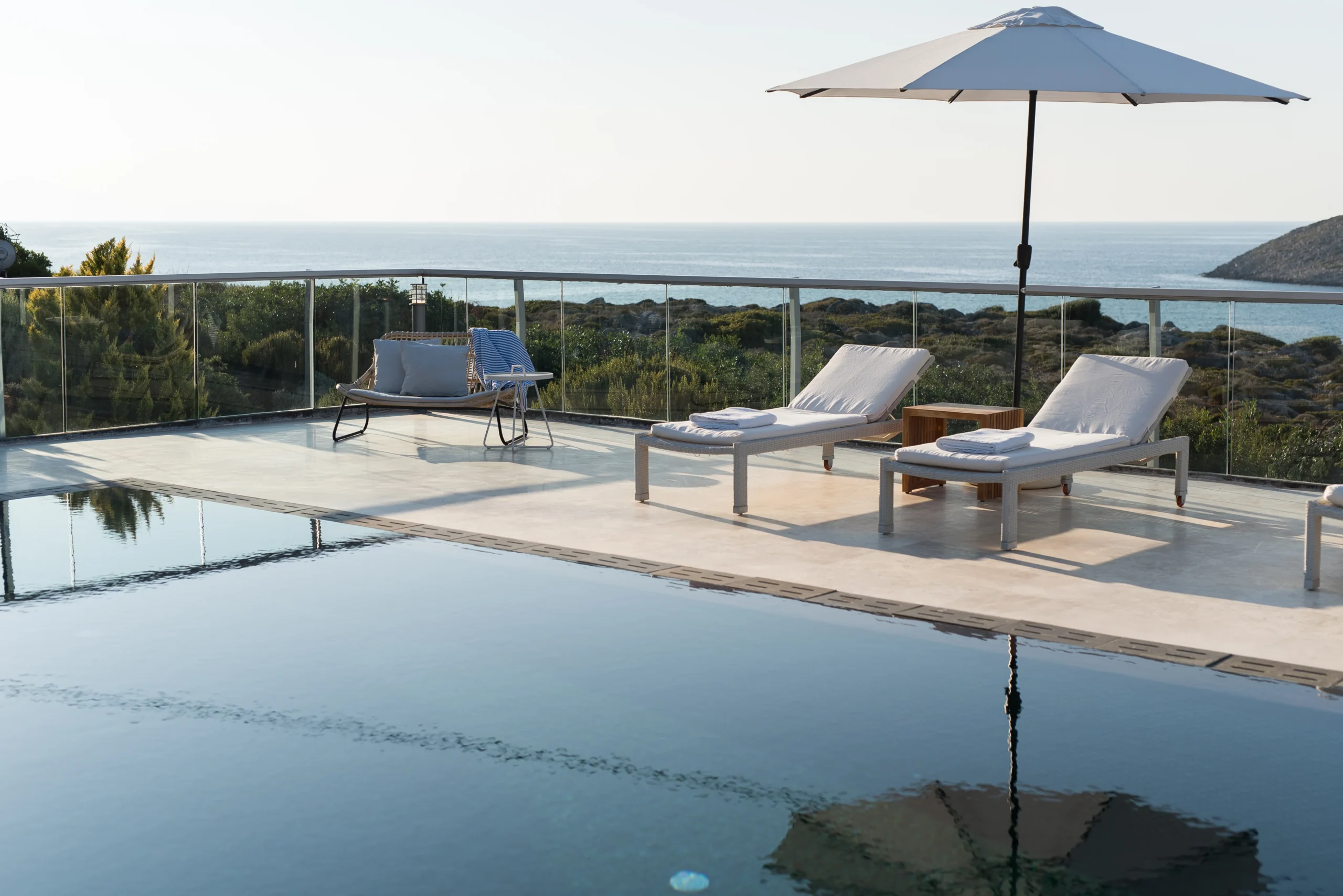 vue-mer-reflet-piscine